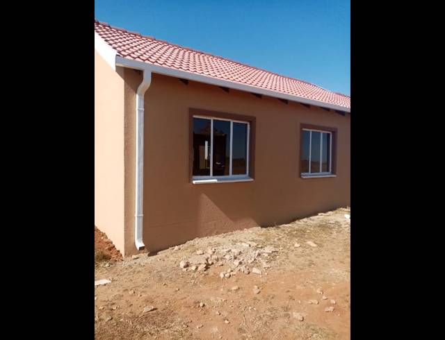 2 BEDROOM HOUSE FOR SALE IN LENASIA SOUTH
